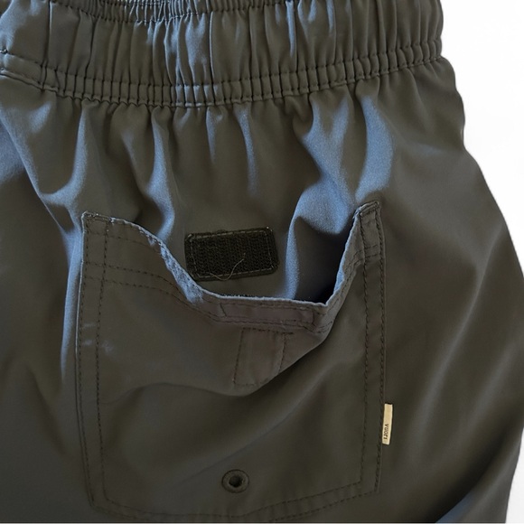 Vuori Shorts Deep Charcoal with Gray Core Liner 7” Inseam - Picture 3 of 6